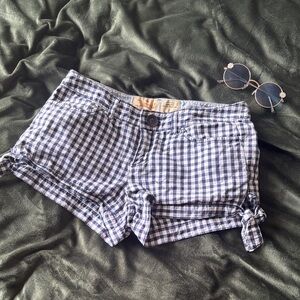 Jimmy Z Pin up style checkered/gingham shorts size 2 🌺😎🖤